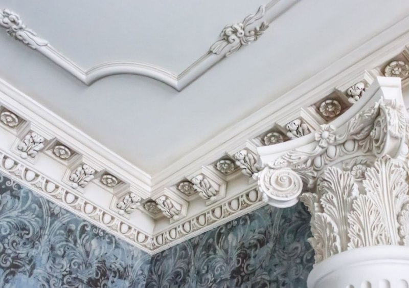 Plaster moldings on the ceiling of the Empire style living room