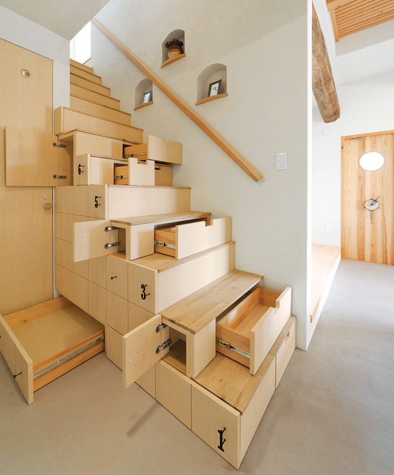 Dizajnersko stubište s ladicama za pohranu malih predmeta