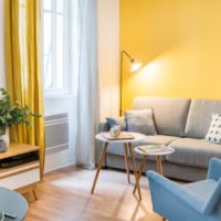 Highlighting the wall above the sofa in yellow