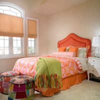 Different orange shades in the bedroom interior