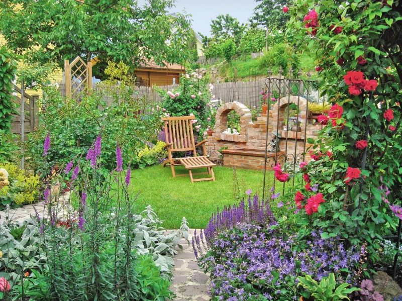 Cozy lawn to relax in the back of a small garden