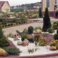 Gravier coloré dans la conception des lits de jardin