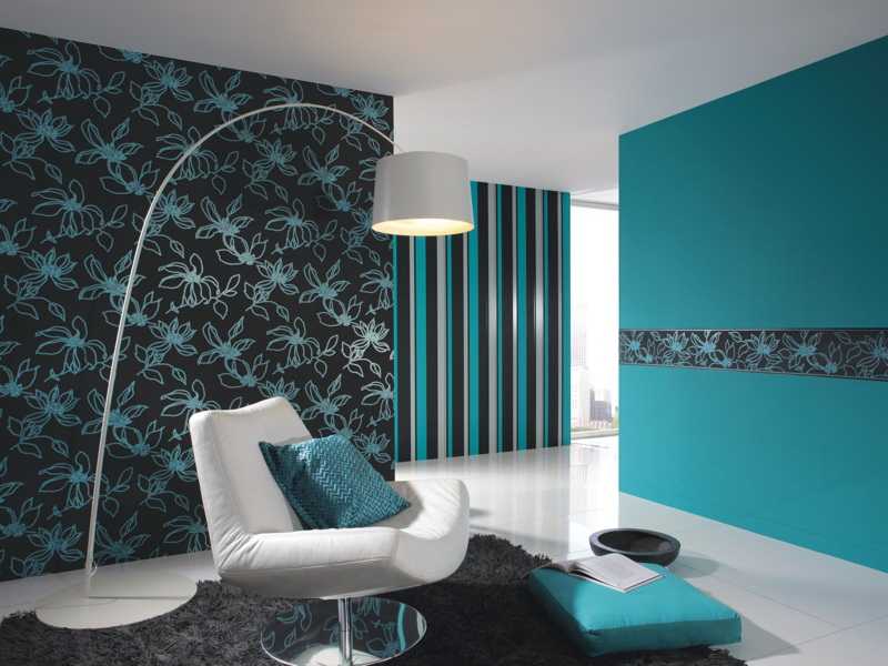 The use of different wallpapers in the design of the living room