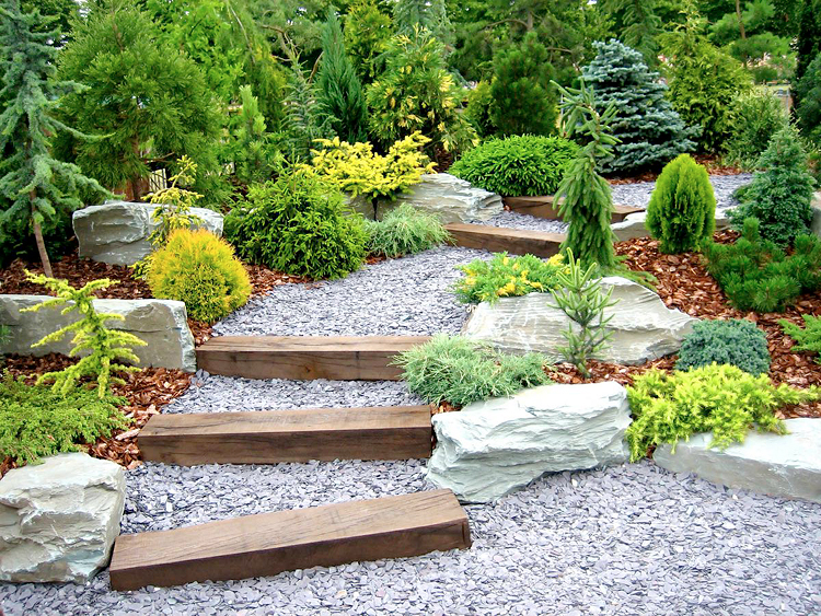 Scale del giardino del cortile con riempimento