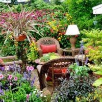 décoration par les plantes à fleurs d'un lieu de détente