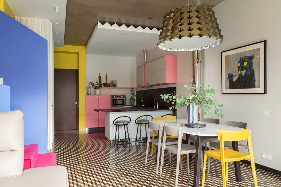 Bright yellow chairs at the dining table