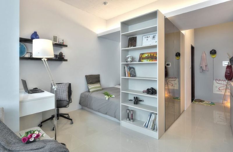 Spavaća soba iza ormara u studio apartmanu