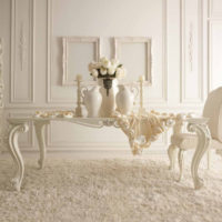 Belle table basse classique