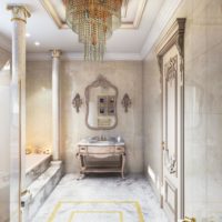 Bellissimo bagno con colonne classiche