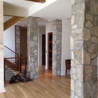 Facing decorative columns with natural stone