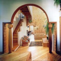 Wooden columns in the doorway