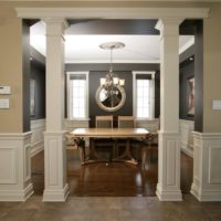 Polyurethane columns in the interior of the living room