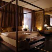 Chambre confortable dans les tons marron