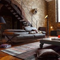 Stile loft all'interno del soggiorno