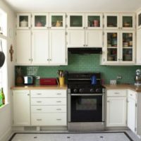 Interno di cucina moderna in un appartamento di città