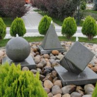 Composizione da giardino di forme geometriche