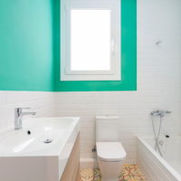 Pareti color menta in bagno