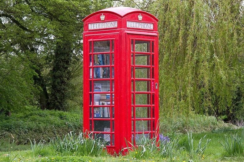 Cabine telefoniche rosse inglesi nell'abbellimento