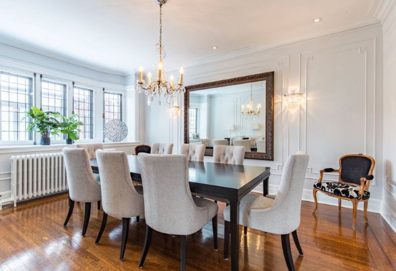 Chandelier with candles in the living room of classical style