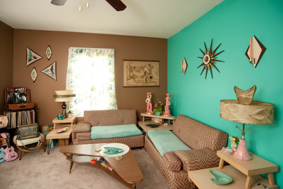 Baby room design with mint and brown colors.