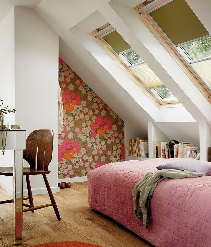 Décoration de niche dans la chambre d'une maison privée avec papier peint à fleurs