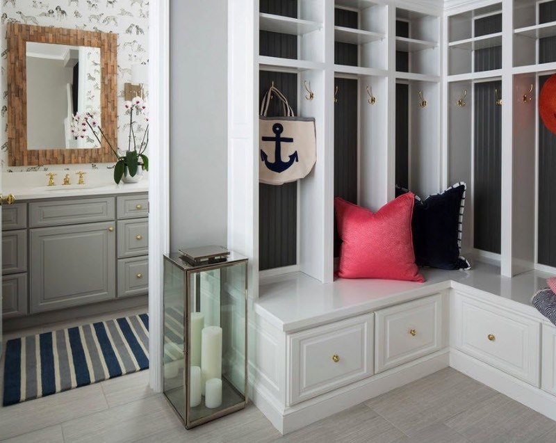 Cabinets for storing clothes and things in a small hallway