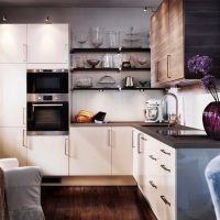 Modulo cucina angolare con facciate beige