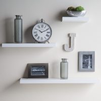 Wall decoration with simple shelves