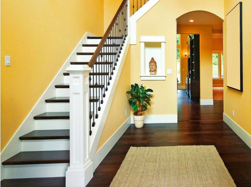 Dark laminate floor in the lobby with stairs