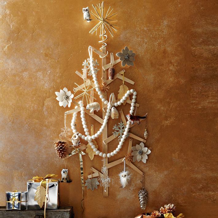 Albero decorativo fatto di assi di legno