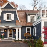 Facade decoration with vinyl siding