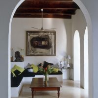 Arco intonacato in una casa rustica