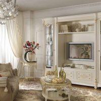 Moderan dizajn dnevne sobe u klasičnim tradicijama