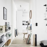 Design del corridoio stretto in stile scandinavo