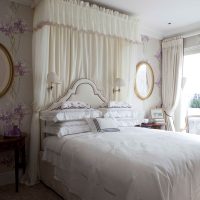 Portraits of spouses on the wall of the bedroom