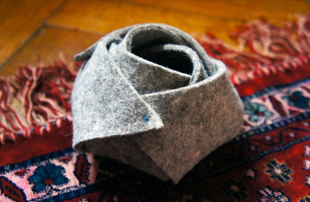 Decorative basket from a piece of ordinary felt