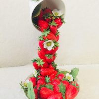 Melindungkan Strawberry Mug