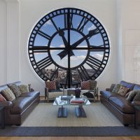 Fenêtre d'horloge dans le salon