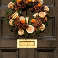 Door with a wreath of orange slices