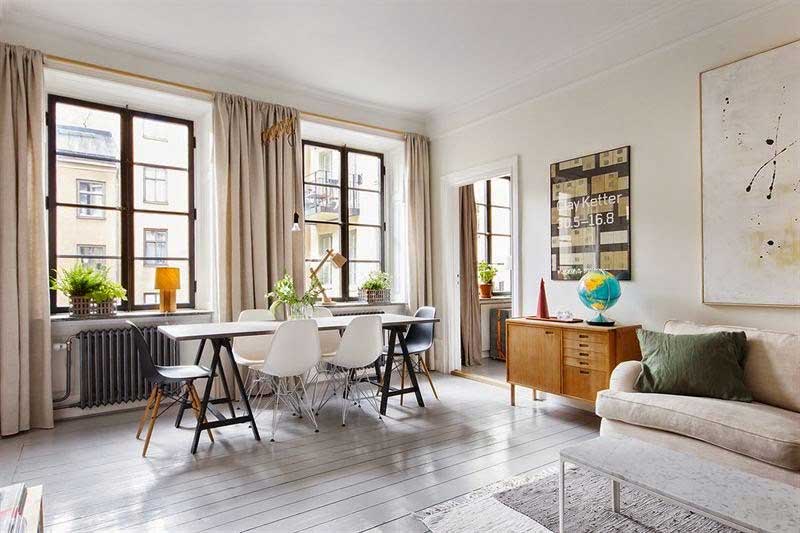 Smooth bleached ceiling in a Scandinavian-style living room