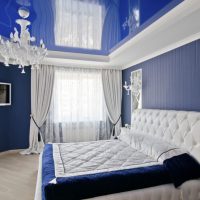 Soffitto teso blu con finitura lucida