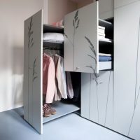 Armoire à tiroirs pour vêtements d'extérieur