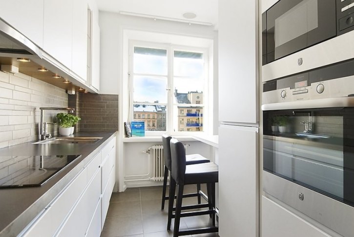 Window without curtains in the interior of the kitchen