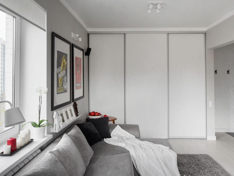 Light gray wardrobe doors