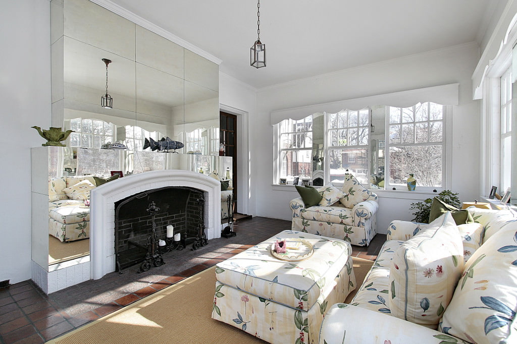 Townhouse fireplace with mirror finish