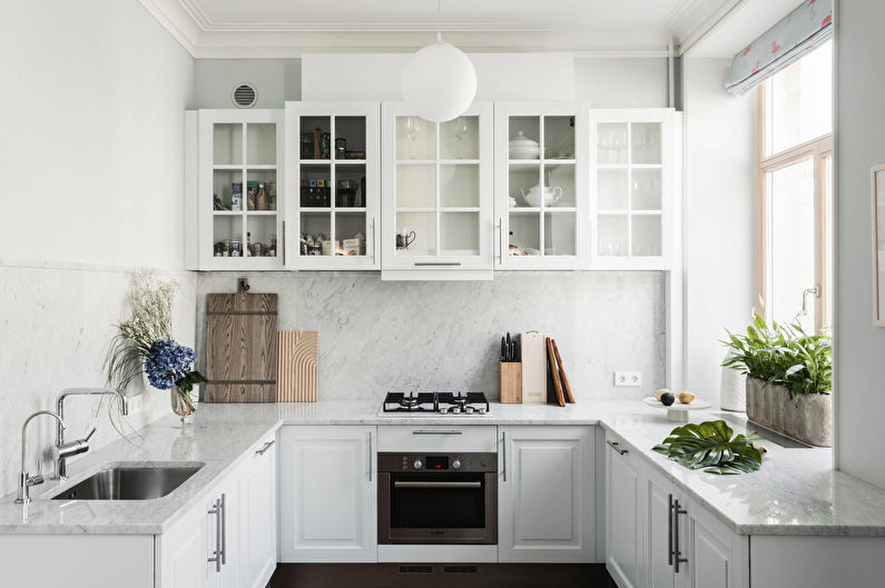 U-shaped kitchen in white