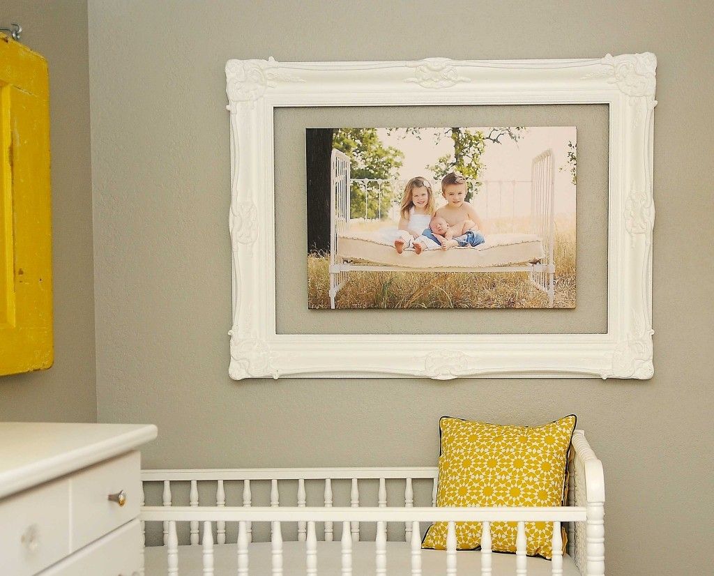 Decor photographs of the wall in the children's room