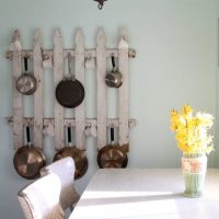 Picket fence for kitchen utensils