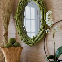 Okvir za ogledalo iz zelenih grana