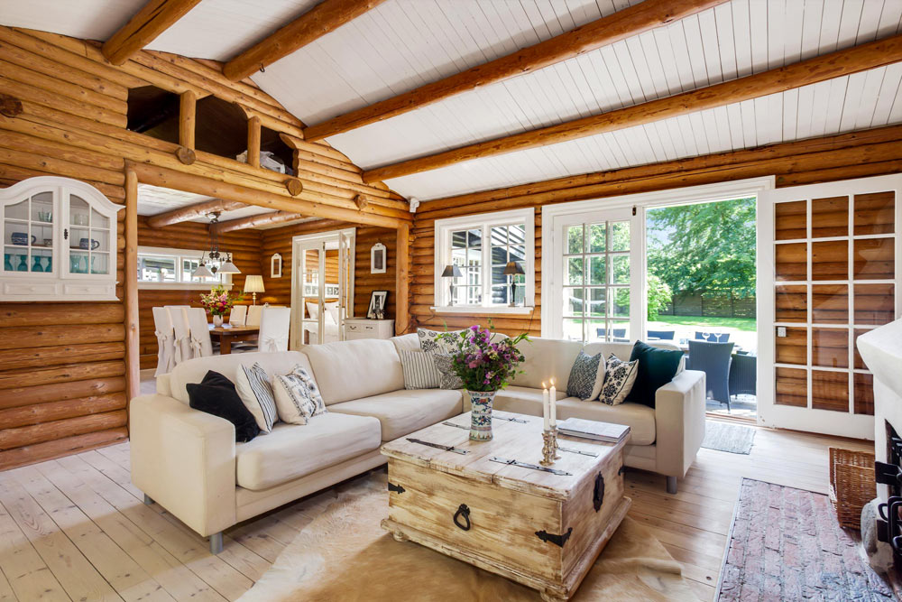 Spacious living room with door to the outdoor terrace